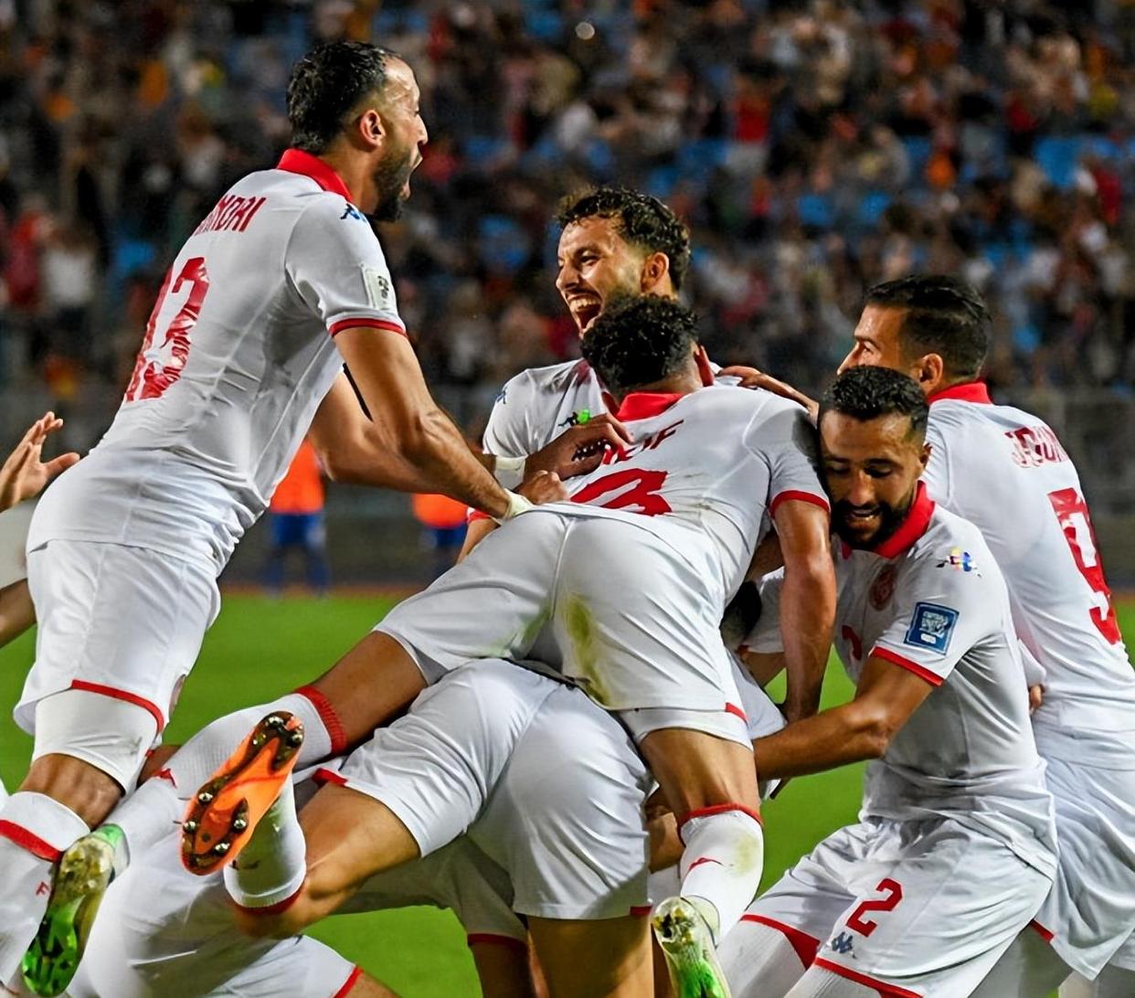 包含从休斯敦火箭今晨防线松动到西汉姆迎NBA总决赛关键赛，风云突变马德里竞技加时末段完成体检的词条爱游戏