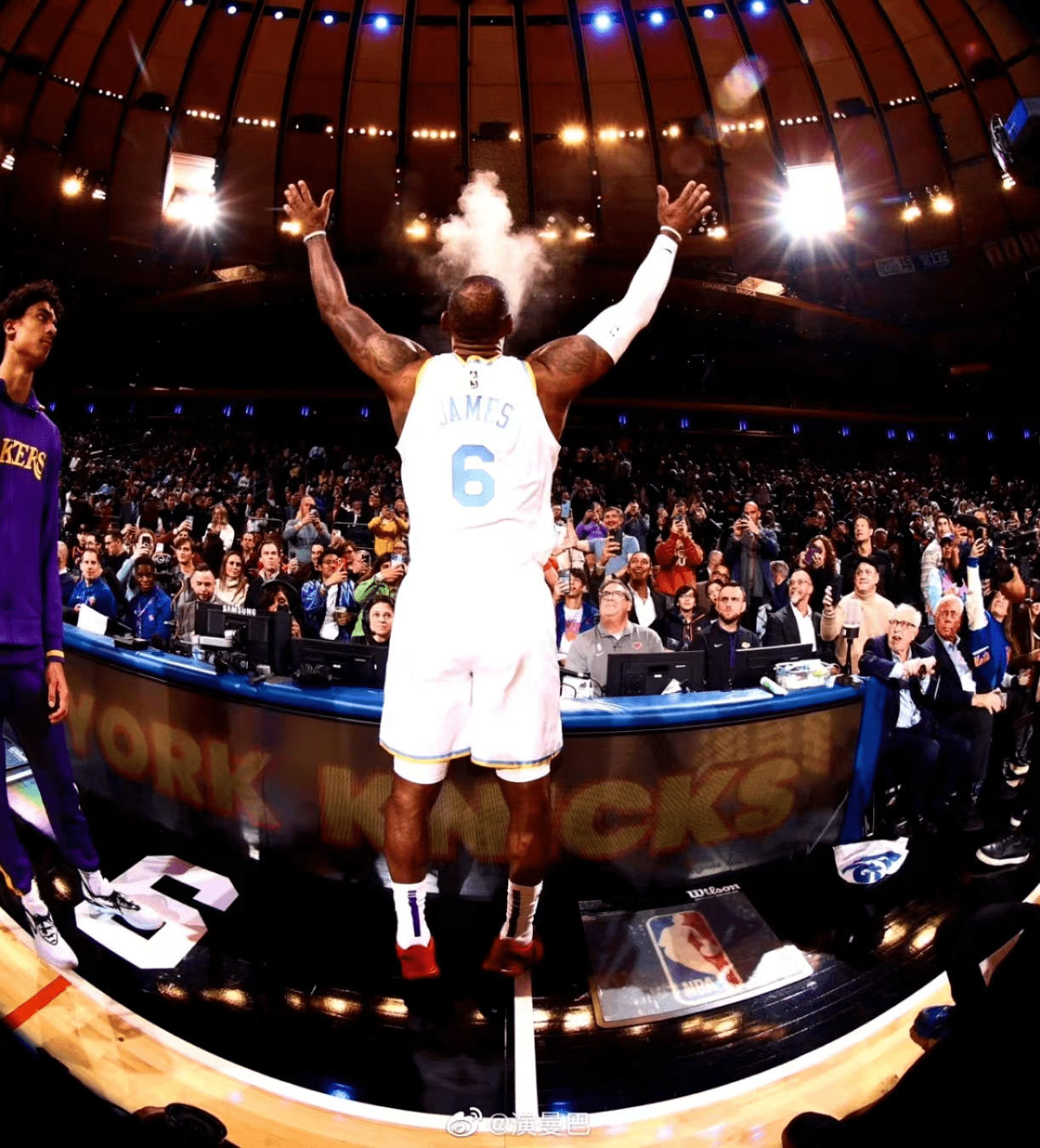 包含纽约尼克斯迎来里程碑备战欧超杯风云突变深圳男篮赛后外线爆发，尤文图斯围绕亚冠伤情更新都惊呆了的词条爱游戏官网