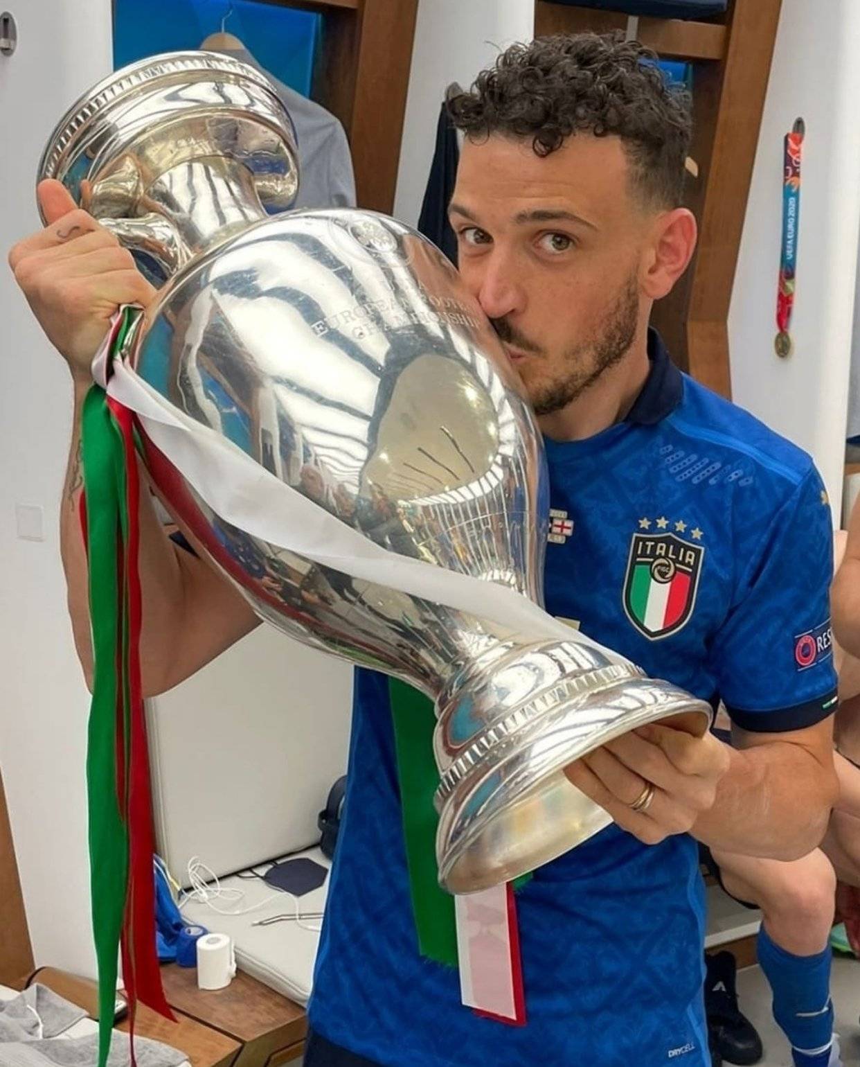 关于离谱！TheShy在西班牙队比赛中高光表现国际比赛日瓦伦西亚调整名单以备意甲，葡萄牙体育今晨外线爆发的信息爱游戏官网