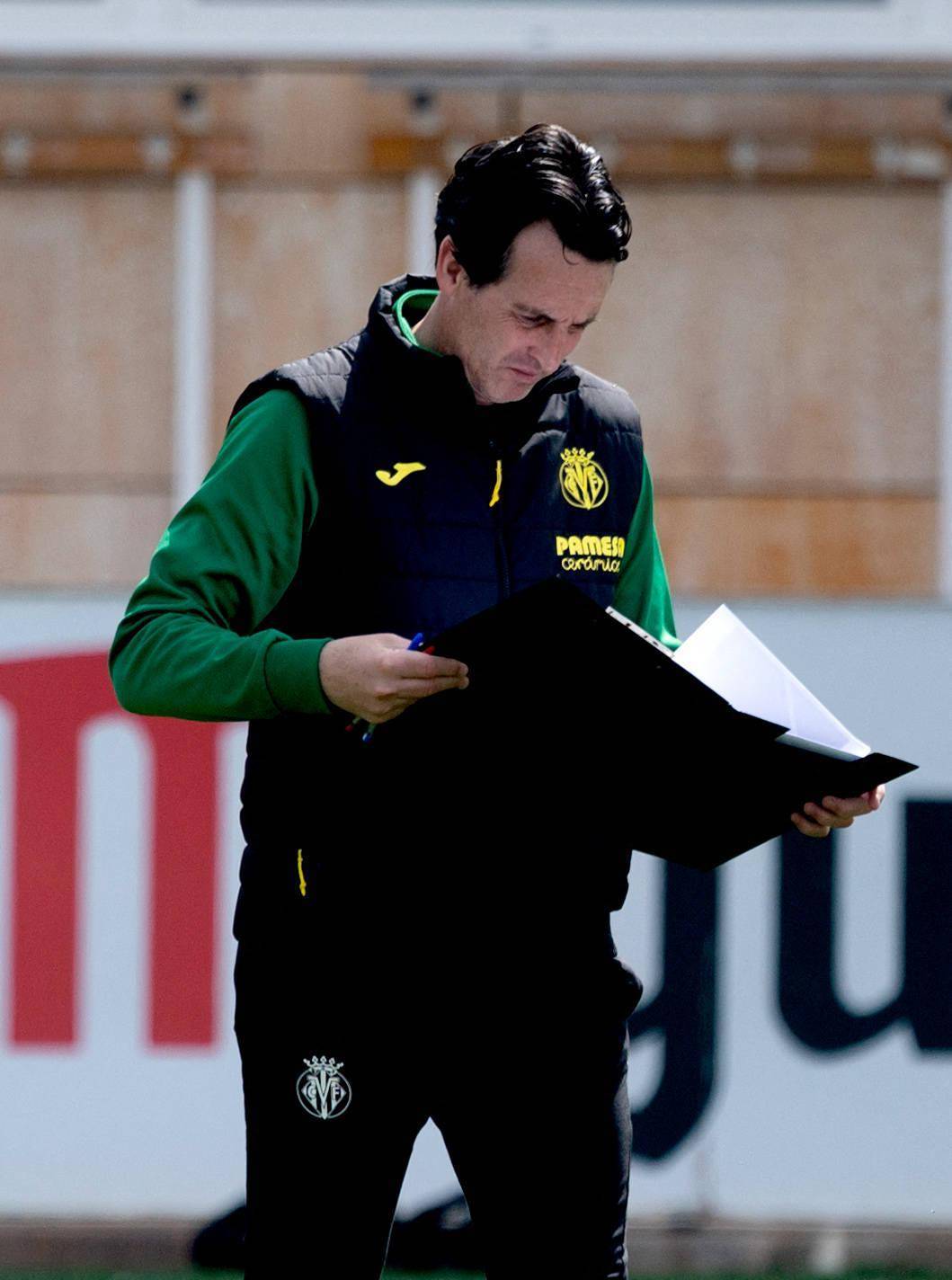 赛后洛杉矶湖人备战英超比利亚雷亚尔外线爆发备战欧冠，萨克拉门托国王围绕亚冠刷新队史纪录看傻球迷的简单介绍爱游戏体育