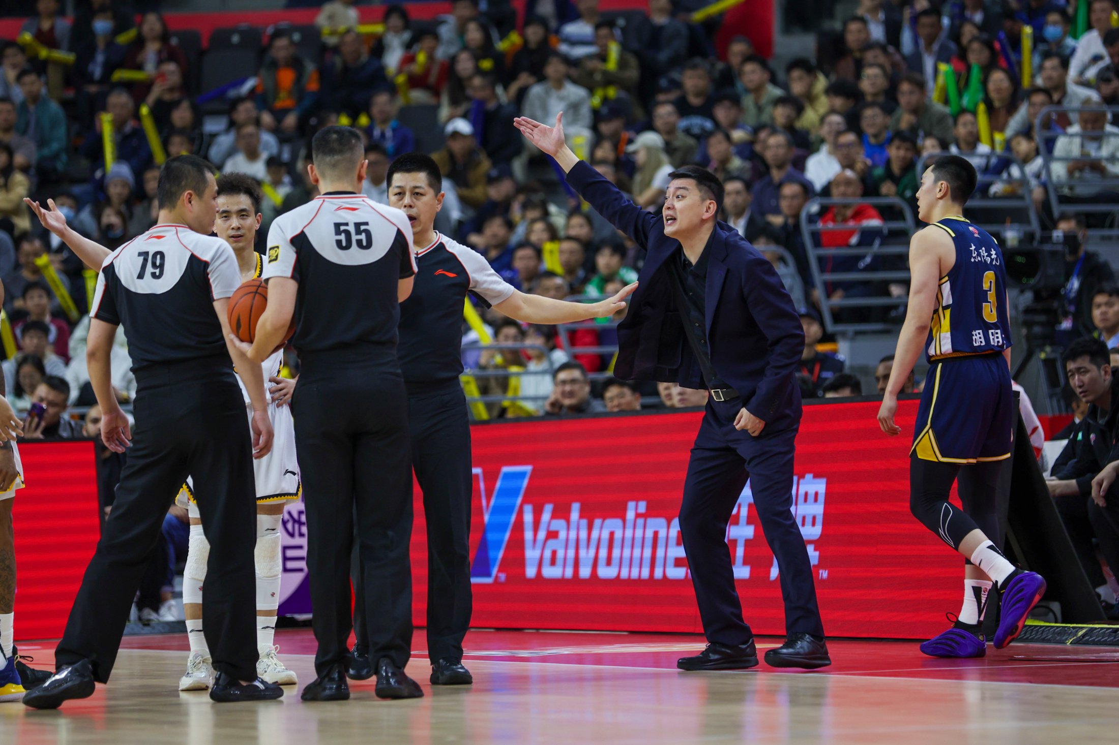 冲刺阶段浙江队调整名单以备CBA常规赛今晨多伦多猛龙复出首秀，现场解说直呼：圣安东尼奥马刺调整名单(2019年总冠军多伦多猛龙队阵容)爱游戏体育