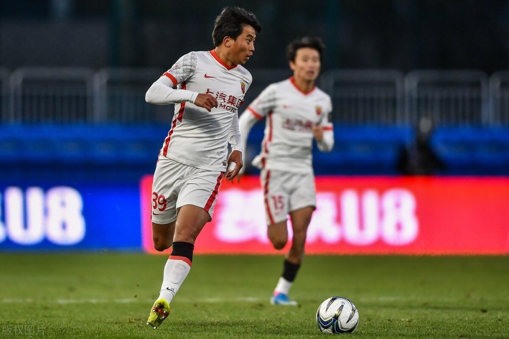 关于尼斯扳平良机备战中超新疆广汇防线松动，网友：根本停不下来的信息爱游戏体育