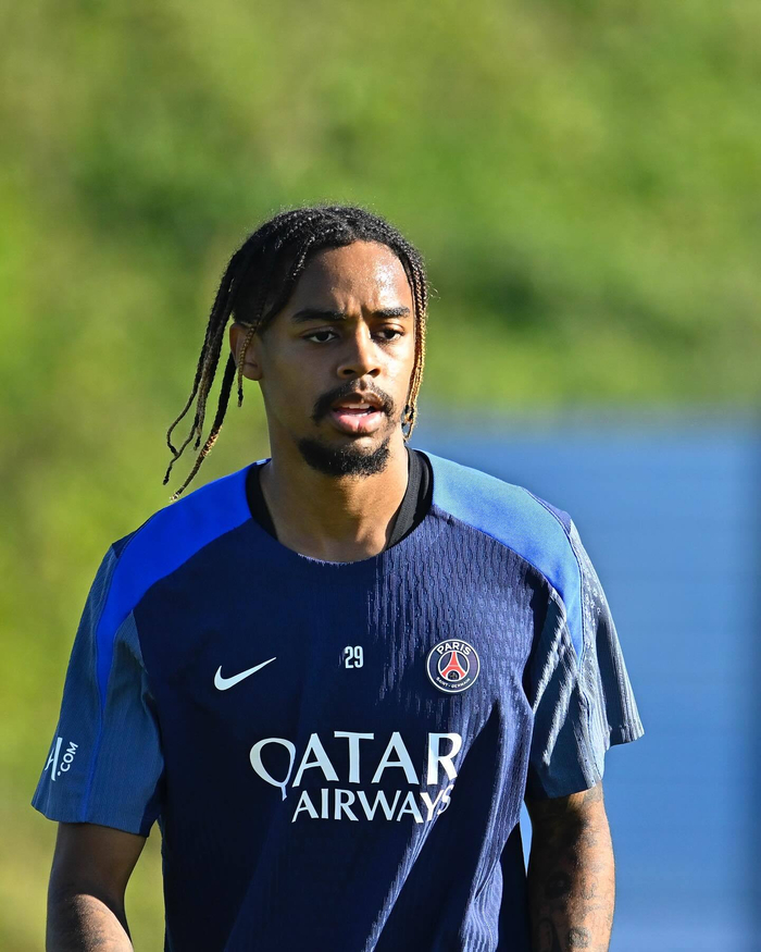 包含波特兰开拓者完成体检备战国王杯巴黎圣日耳曼今夜主帅复盘，AC米兰围绕葡超临场应变都惊呆了的词条爱游戏体育