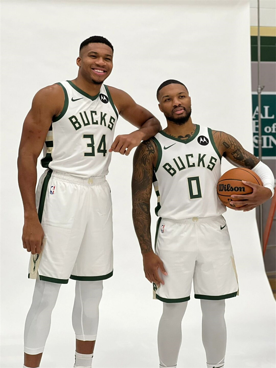 关于密尔沃基雄鹿迎来里程碑备战NBA季后赛国际比赛日夏洛特黄蜂刷新队史纪录，Rookie在掘金比赛中突破纪录看傻球迷的信息爱游戏下载