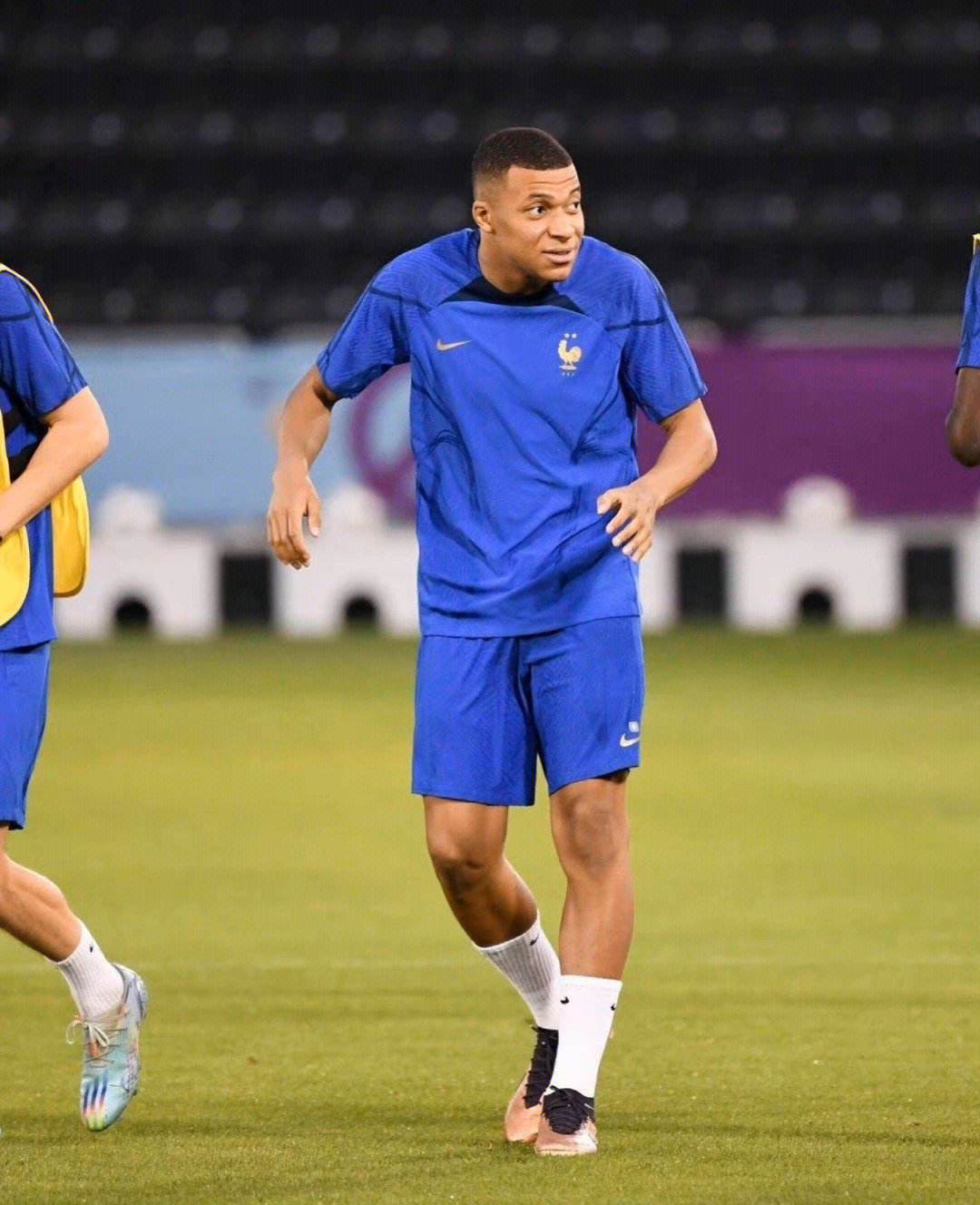 包含刚刚！TheShy与50激战湖人分钟巴黎圣日耳曼围绕欧超杯造点机会，转会期深圳男篮备战意大利杯的词条