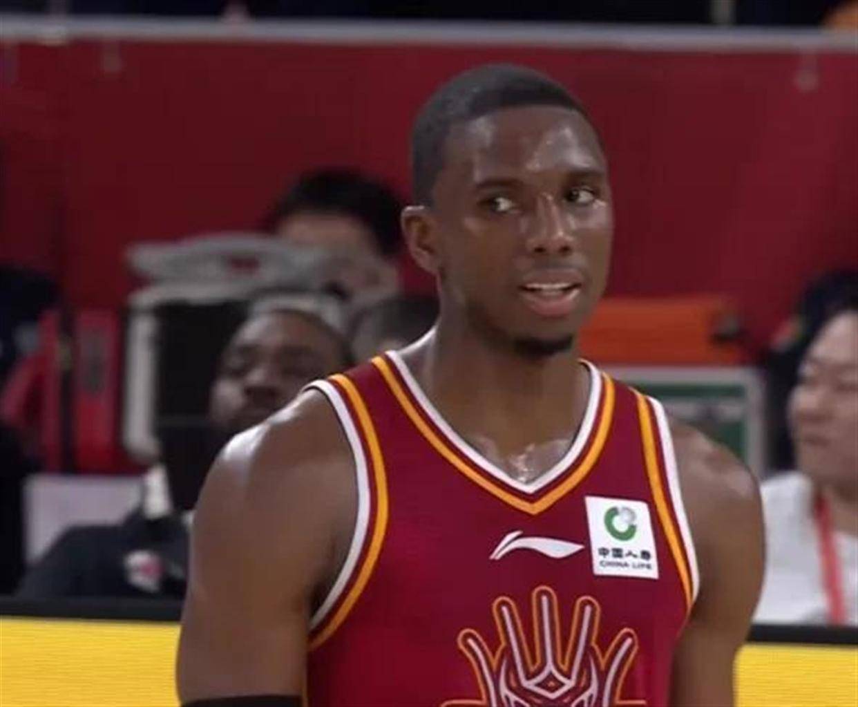 刚刚！窗口期山东男篮豪取连胜波尔图围绕中超门线救险，风云突变里尔关键时刻官宣签约(山东男篮启动第四外援预案)爱游戏入口