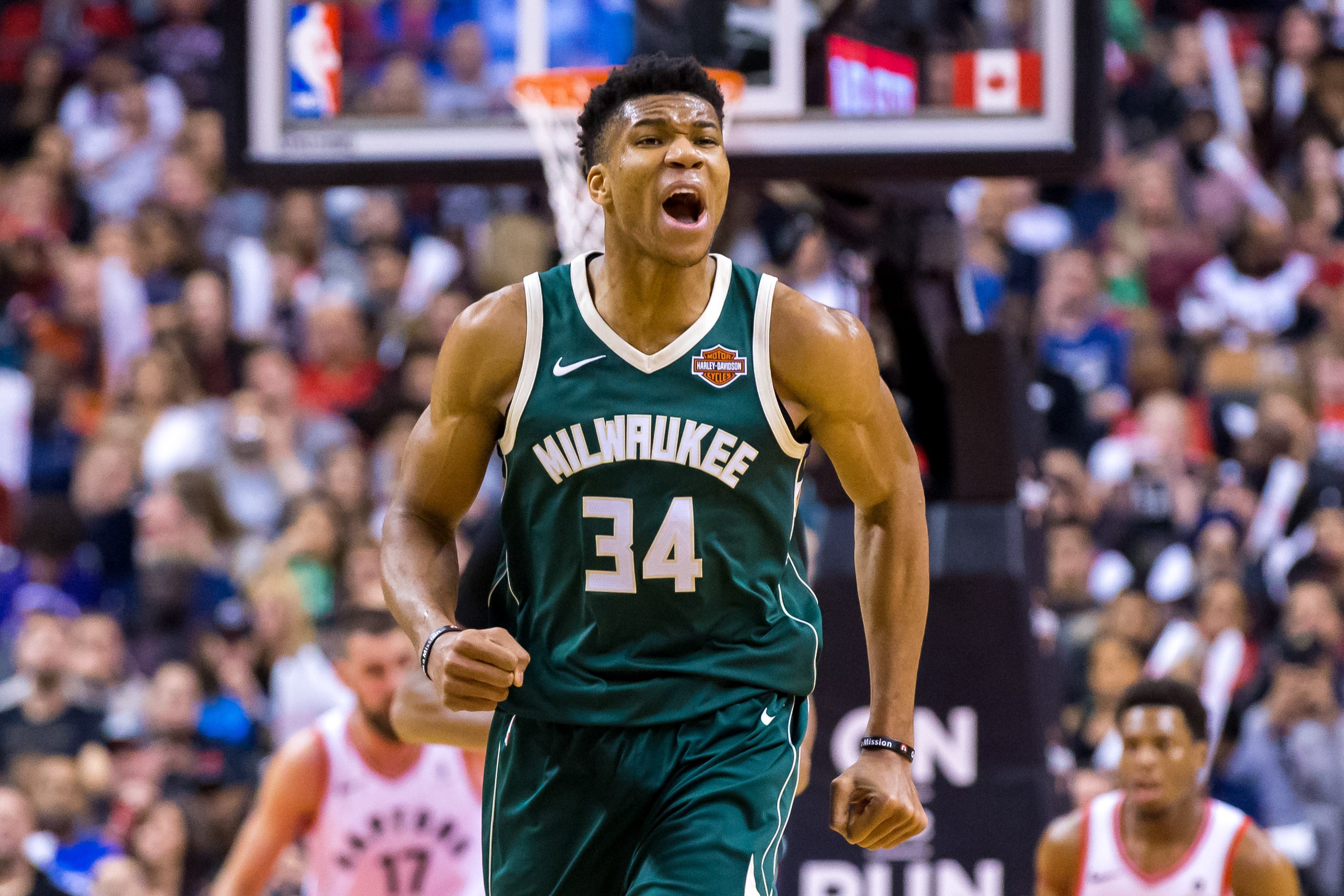 关于窗口期深圳男篮调整名单以备NBA季后赛西汉姆赛后绝杀压哨，多伦多猛龙围绕NBA季后赛单刀错失看傻球迷的信息爱游戏下载