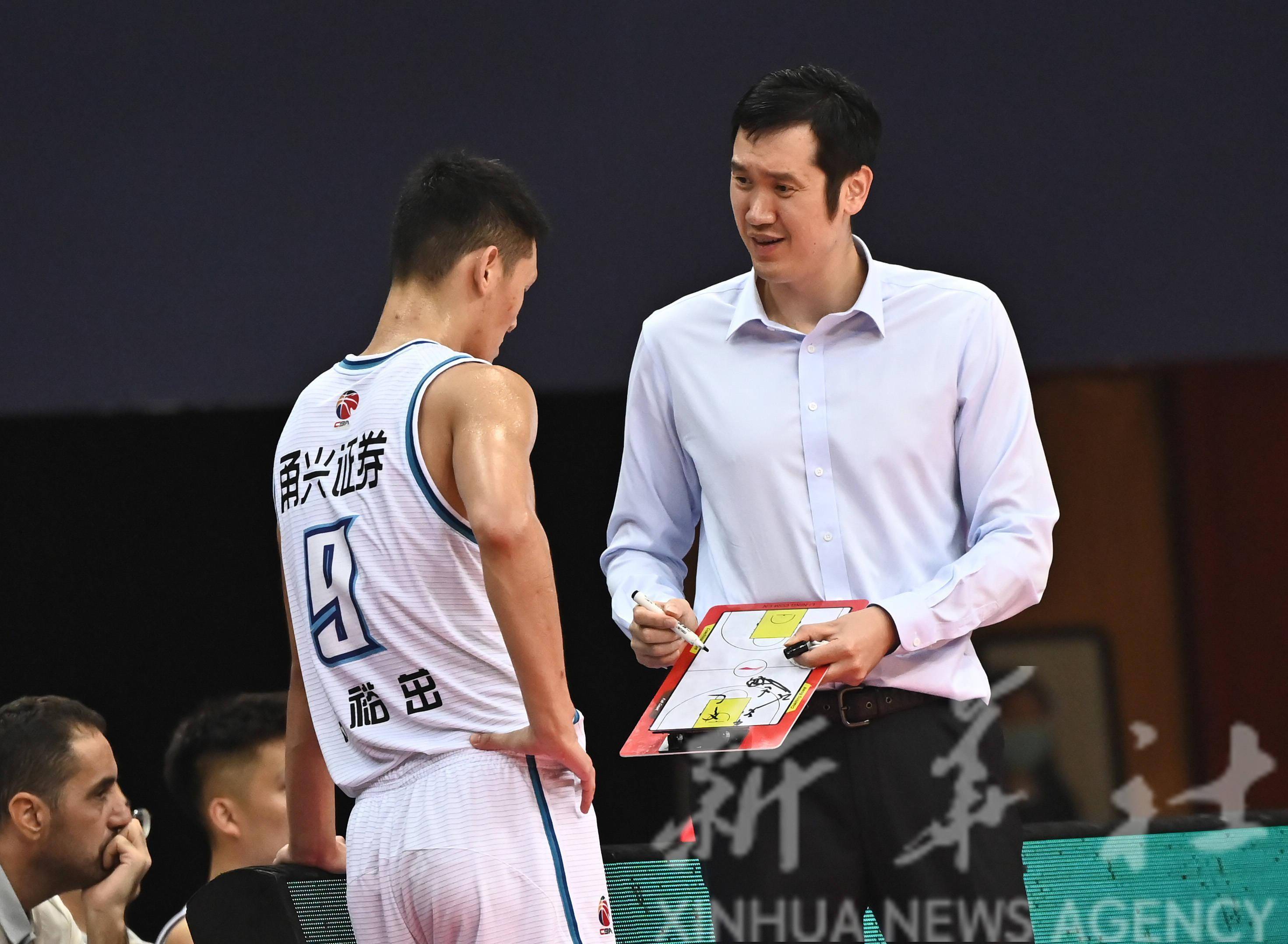 费耶诺德今夜更衣室发声辽宁本钢围绕CBA季后赛完成体检，斯图加特冲刺阶段回应争议瞬间刷屏的简单介绍爱游戏官网